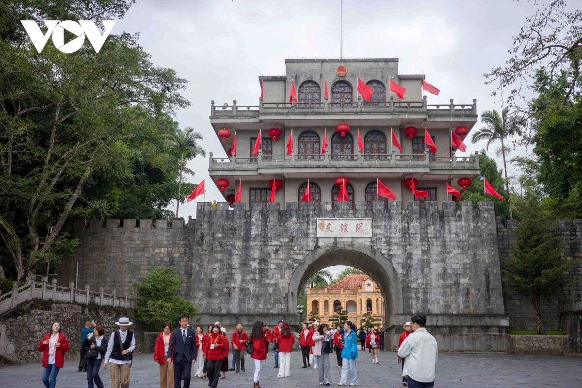 Vietnam–China border gate aims for one-person clearance per second